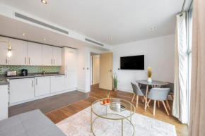 Stylish 2 Bedroom Apartment in Chelsea by Battersea Park with AC
